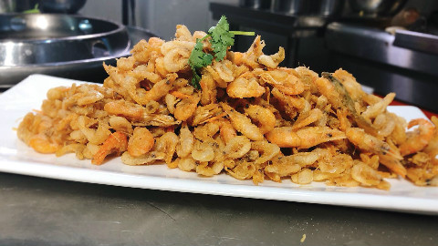 小河虾怎么做好吃?只需加一点盐,口感香酥味鲜美